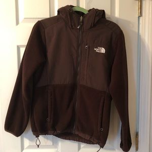 brown north face denali jacket with hood
